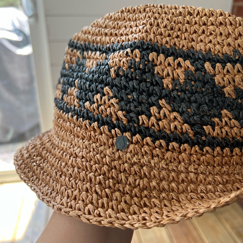VOLCOM Hat - Picture 9 of 10